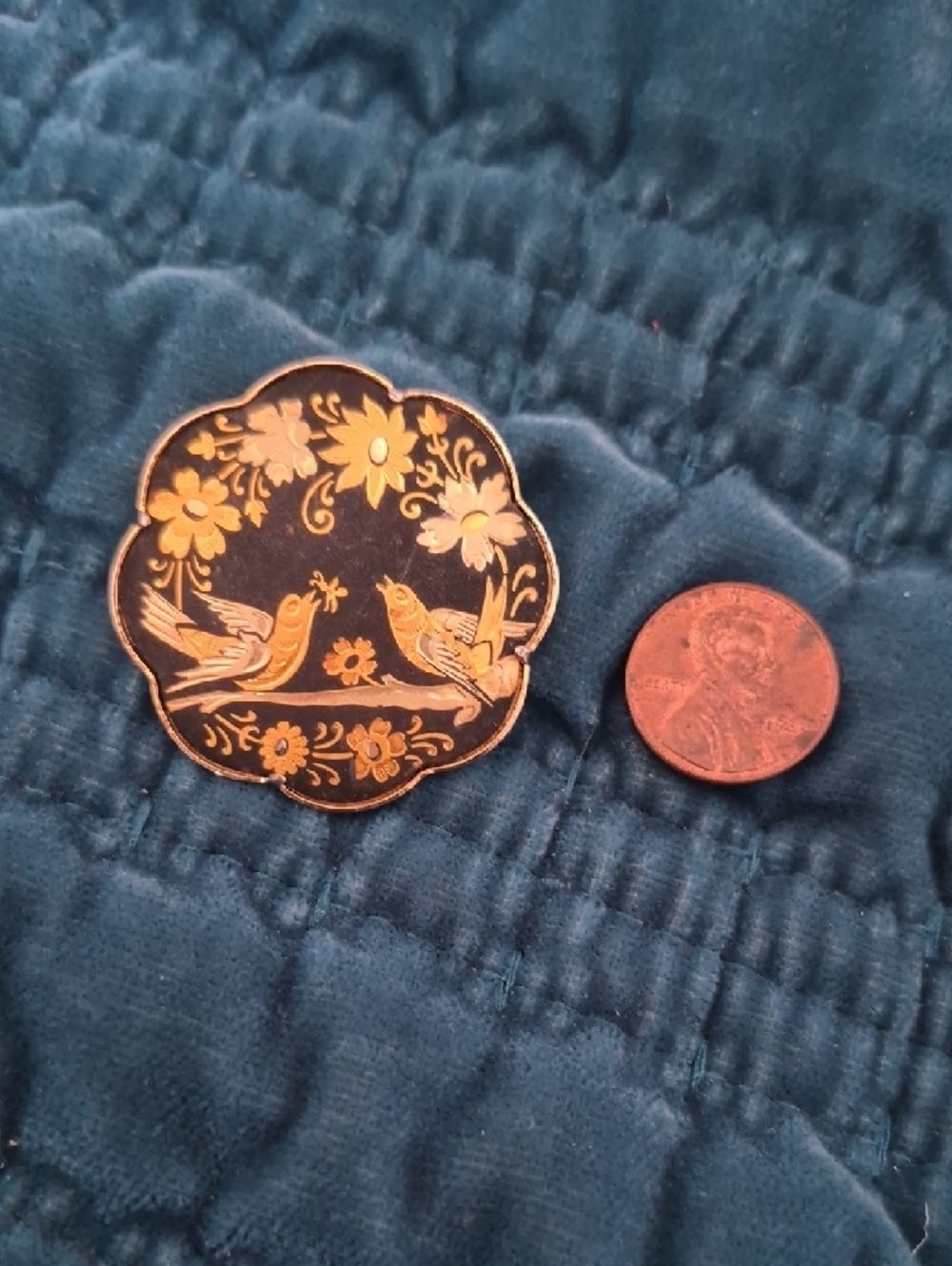 Vintage Black and Gold Bird Floral Enamel Brooch Pin - Picture 3 of 4